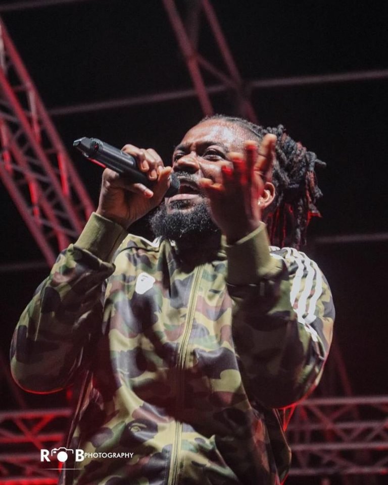 No Musician comes close to Samini in terms of Live Band and Stage Performance – Okyeame Kwame