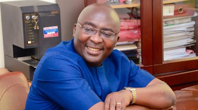 Partial Lockdown Blues: Something is Better than Nothing…Bawumia doles out 500GHS to each of the stranded Kayayie