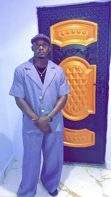 StarBoy Sarauta in a lavender short-sleeve suit and flat cap